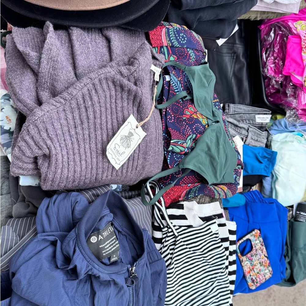 5lb mystery women’s (XS-M) clothing box with extras! Closet update, resell, gift - Picture 10 of 10